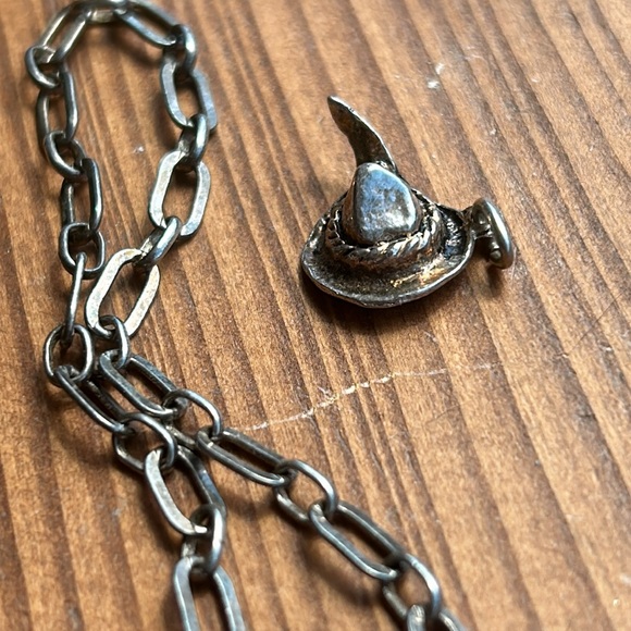 Vintage Silver bracelet with a plated German Trachten Hat charm - Picture 4 of 9